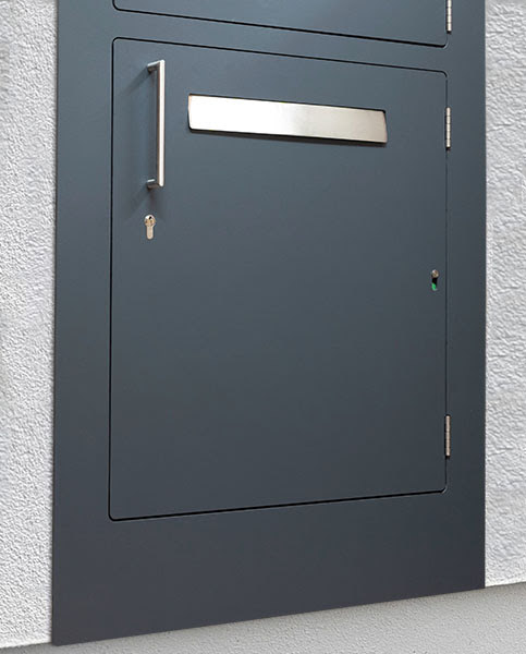 Briefkasten-an-Paketfachtuer