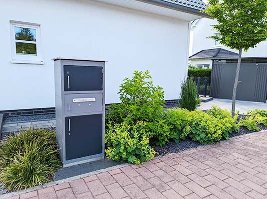 Paketkasten 3. Generation im Vorgarten