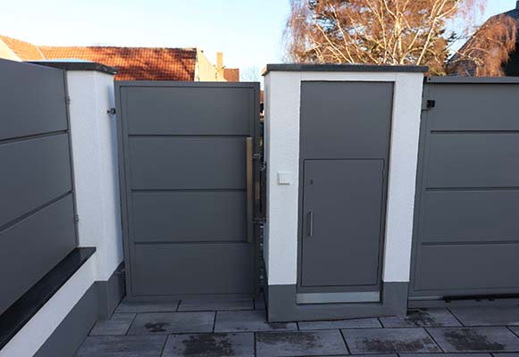 Paketkasten Einbauvariante Eingangsbereich Gartenmauer - von hinten.